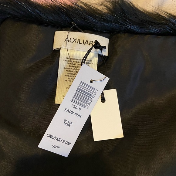 Aritzia Auxiliary Faux Fur Collar - Picture 4 of 4